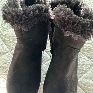 Girls Black Fur-Lined Boots